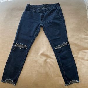 Free people dark wash jeans. Ankle length skinny jeans.